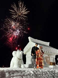 犬っ子まつりで雪上結婚式